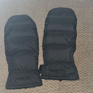 woman’s gloves mittens for snow